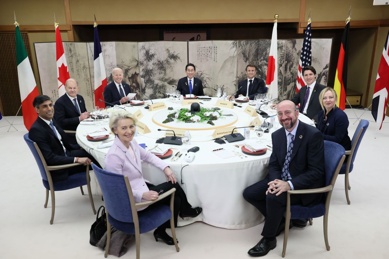 G7 leaders around round-table.