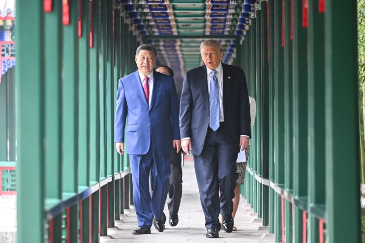 President Xi , U.S. President Trump, walk at Zhongnanhai