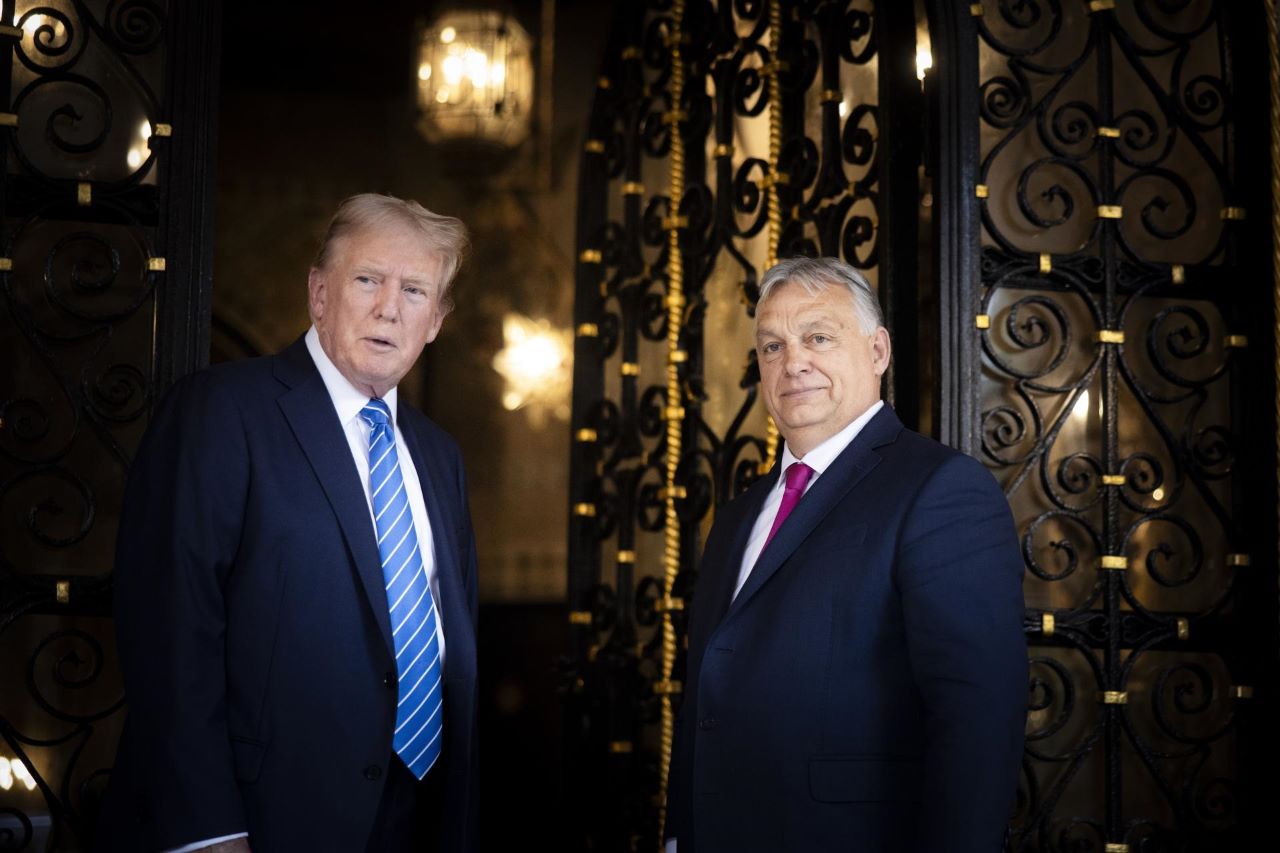 Donald Trump (left) receiving Hungarian PM Viktor Orbán (right).